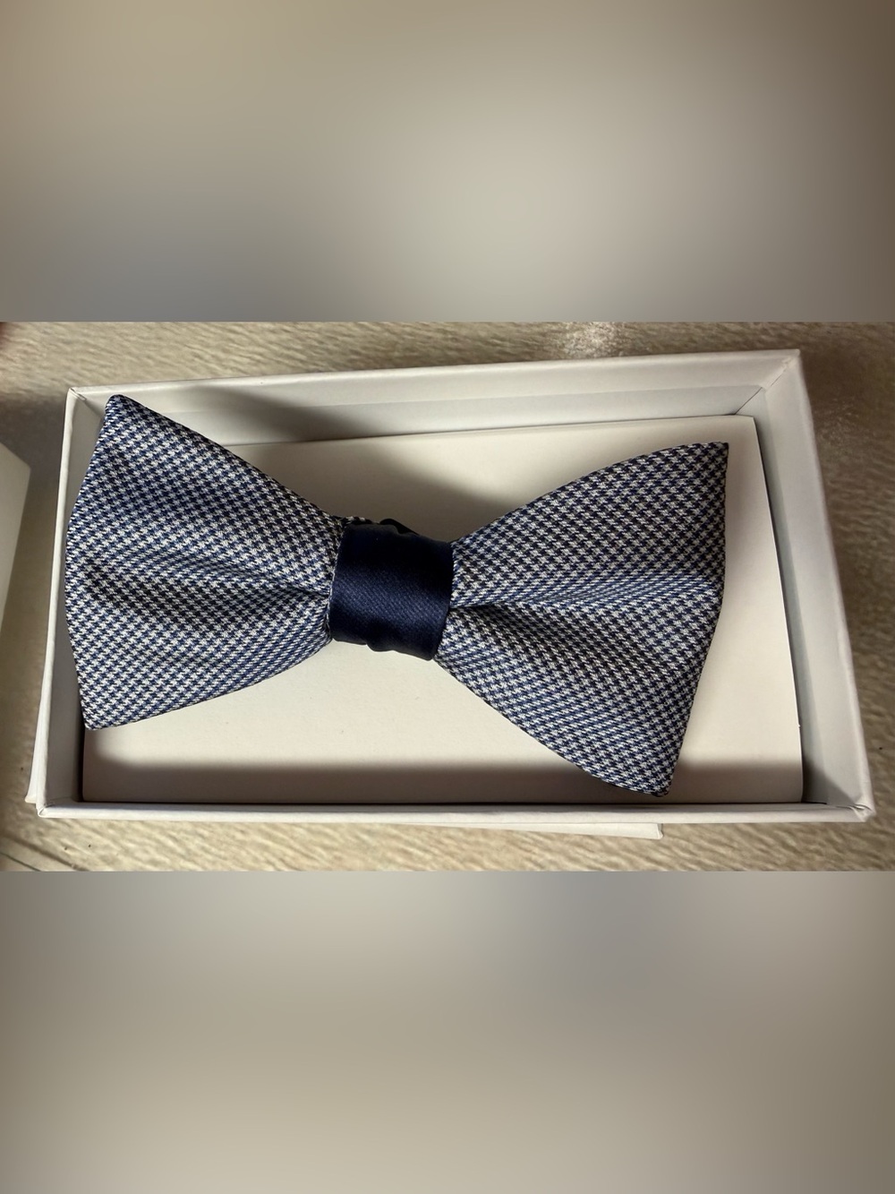 Calvin Klein Navy Center Knot Blue & White Patterned Bow Tie